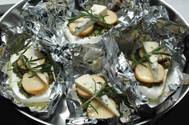 Do czego sprawdza się folia aluminiowa gastronomiczna 45 cm?