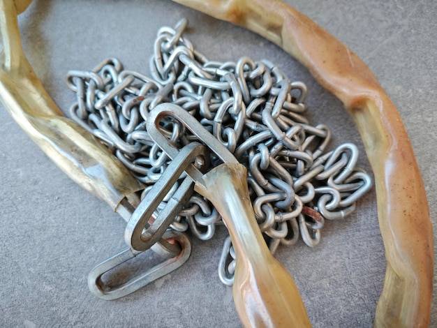 Do czego sprawdza się zapinka metalowa 16mm w opakowaniach po 2500 sztuk?