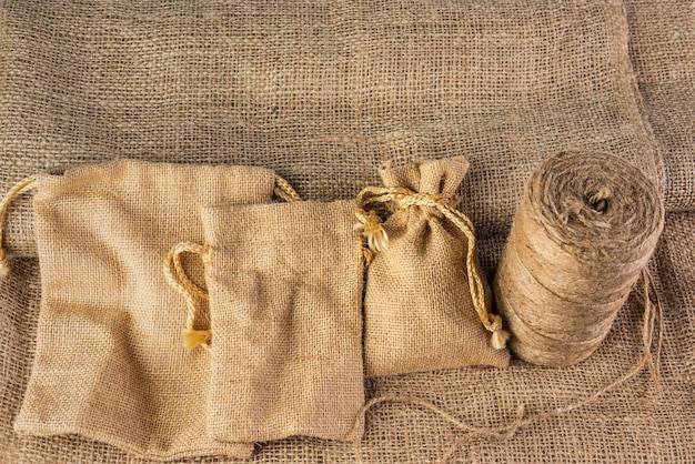 Jak sprawdza się worek strunowy premium 150x200 40um 100 sztuk w codziennym użytkowaniu?