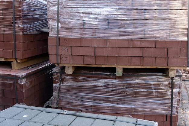 Jak wybrać folię do palet mini z uchwytem?